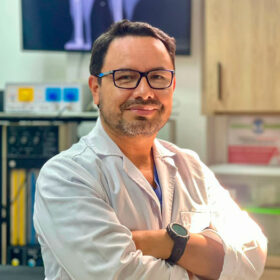 Dr.-Camilo-Padilla.-MV.-Ortopedista-veterinario.-doctorpet-distribuciones-veterinarias